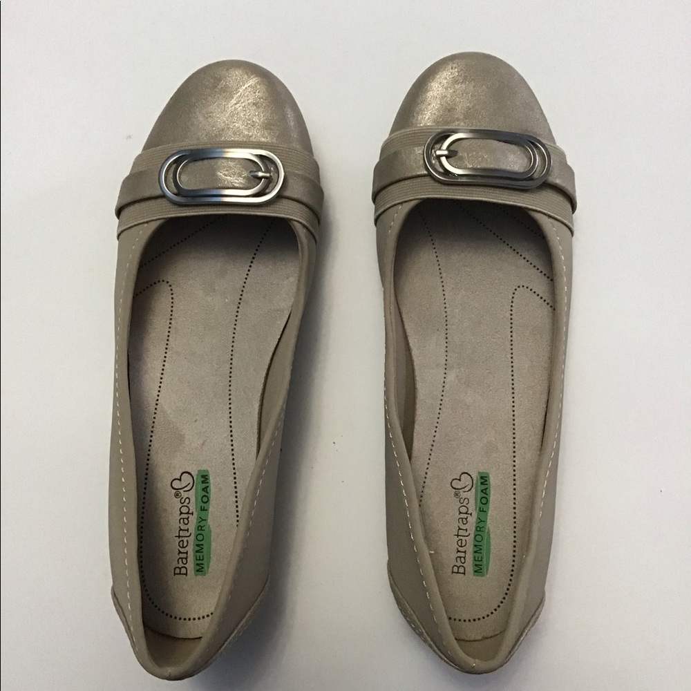 Brand new Champagne Baretraps loafers